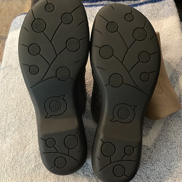 Born Majesty Gray Leather Studded Slip On Clogs Shoes Womens 7 M NEW WITHOUT BOX - Picture 6 of 6